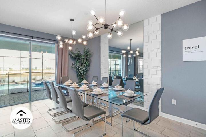 Bedrooms 5 Bathrooms Storey Lake 2885 SC