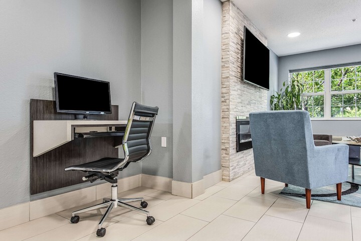 Business Center 44 of 45