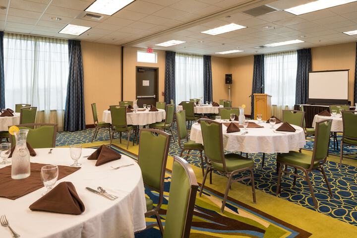 Ballroom/Hall 54 of 71