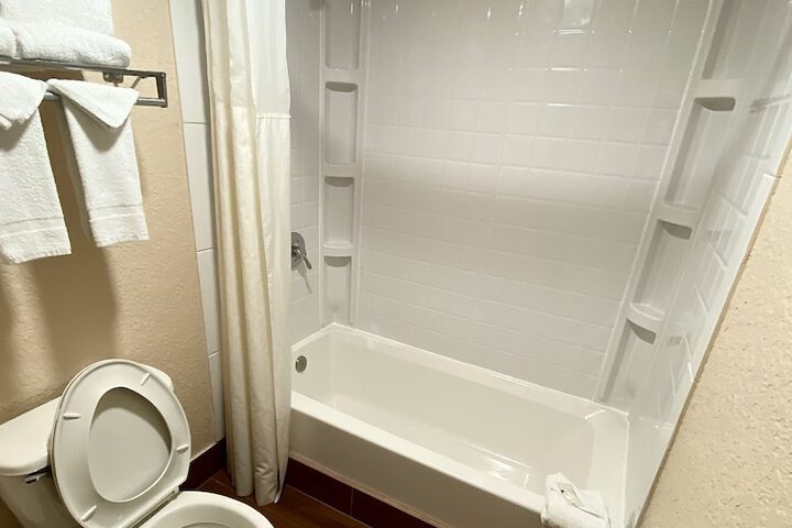 Room 10 of 27