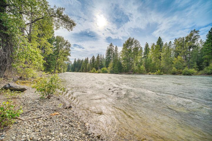 Mountain Views & Pool Access: Cle Elum Condo!