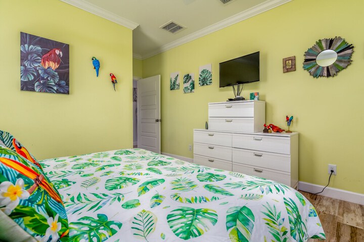 Awake on the Gulf - Gulf Front! Gaze Up at the Stars From Your Large Deck While Listening To The Waves Crash. 4 Bedroom Home by RedAwning