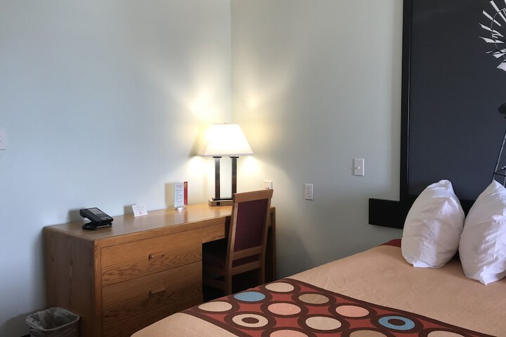 Super 8 by Wyndham Kindersley