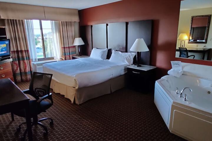 Room 8 of 12