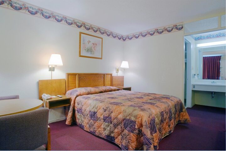 Room 8 of 10