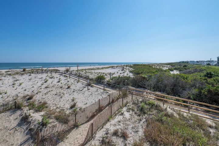 Drifting Sands Oceanfront Hotel