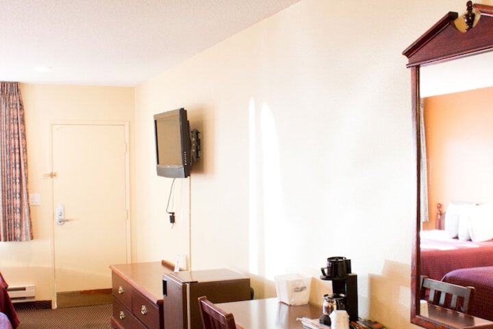 Room 11 of 14