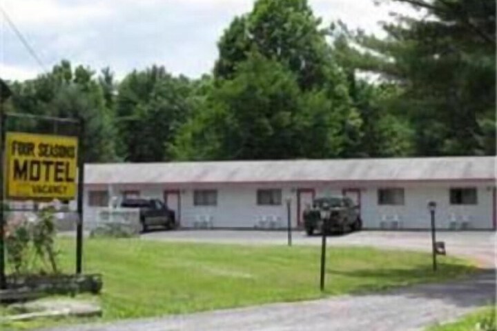 Four Seasons Motel