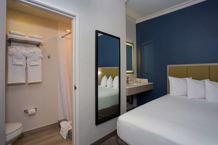 Room 10 of 42