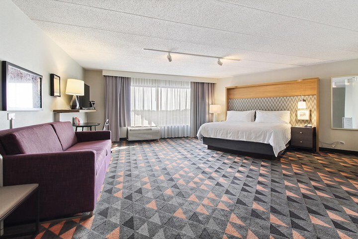 Holiday Inn Chicago Nw Crystal Lk Convention Center by IHG