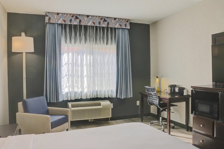 Quality Inn & Suites Roswell North