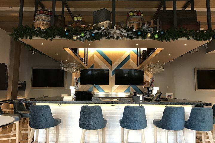 Lounge 49 of 55
