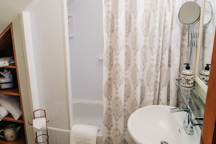 Room 32 of 50