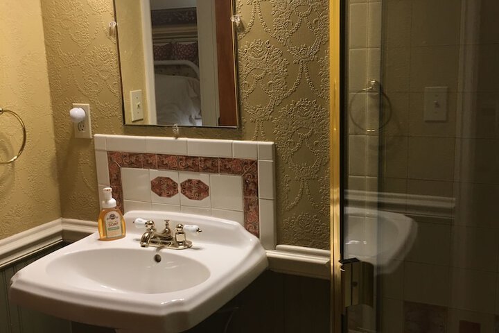 Room 87 of 223