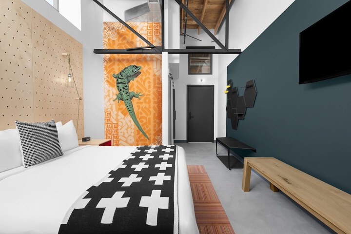 Room 33 of 58