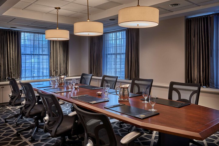 Hotel Phillips Kansas City Curio Collection by Hilton