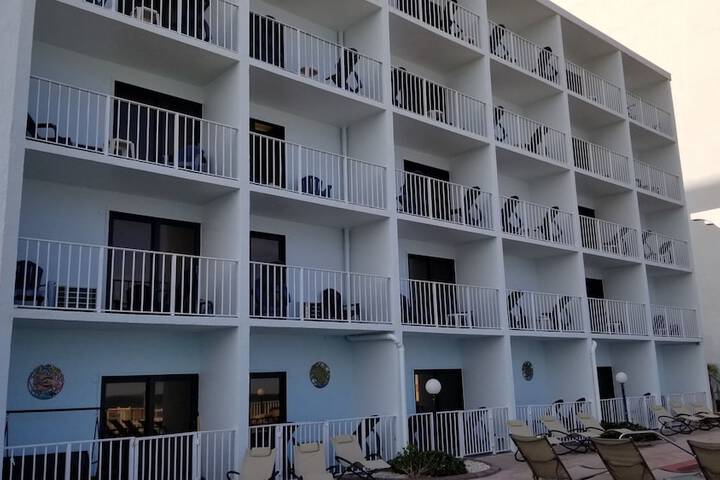 Hotel 2 of 64