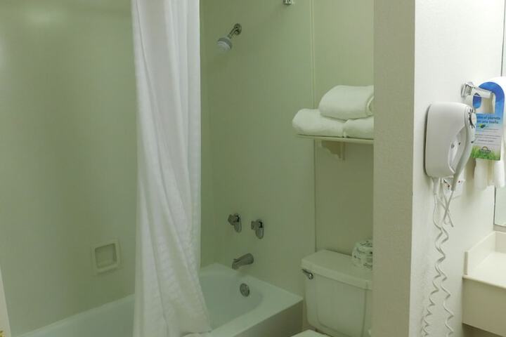Room 22 of 35