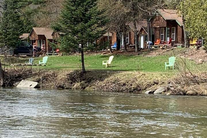 Pine Crest Motel & Cabins