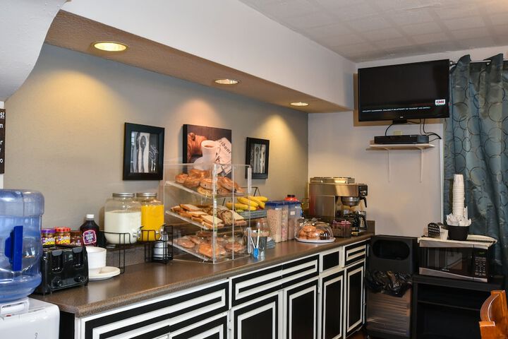 Breakfast/Coffee Service 22 of 29