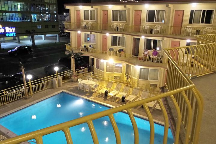 Golden Rail Motel
