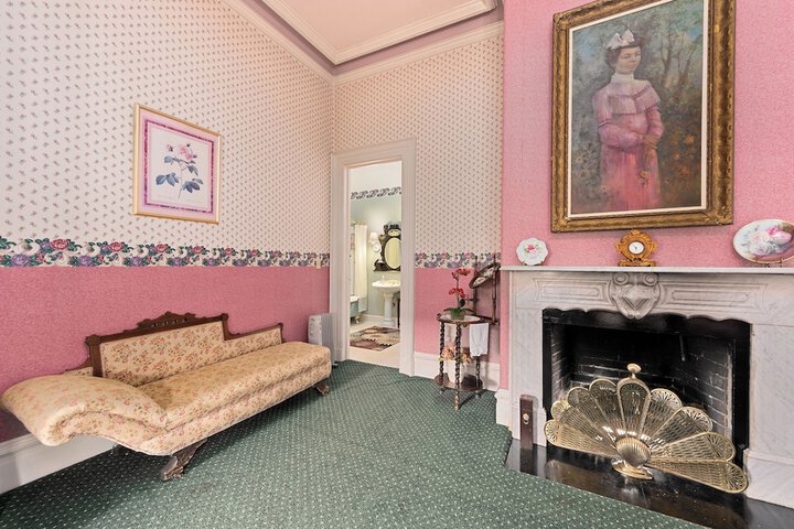 Room 27 of 84