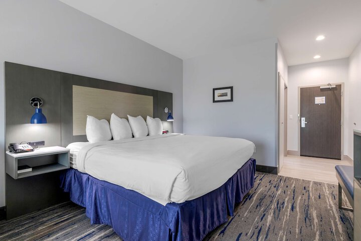 Room 18 of 33