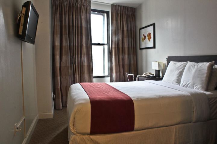 Room 27 of 41