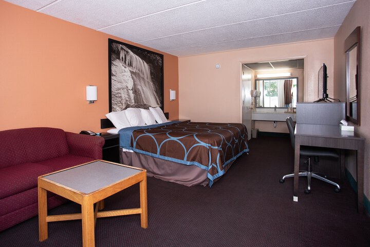 Super 8 by Wyndham Black Mountain / Asheville East