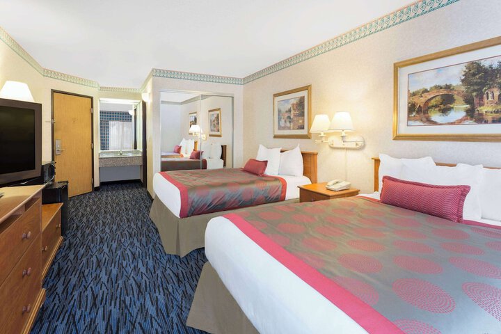 Ramada by Wyndham Kent Seattle Area