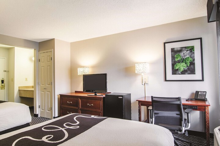 Room 8 of 28