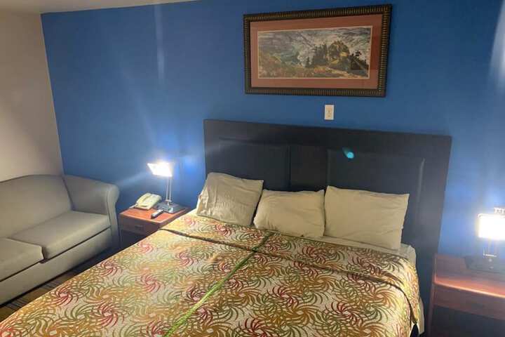 Room 3 of 10