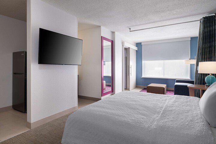 Room 16 of 40