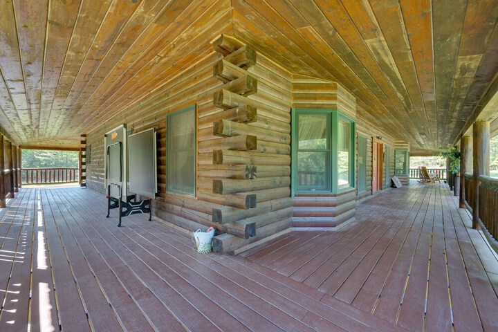 Secluded Broken Bow Cabin w / Fire Pit and Deck!