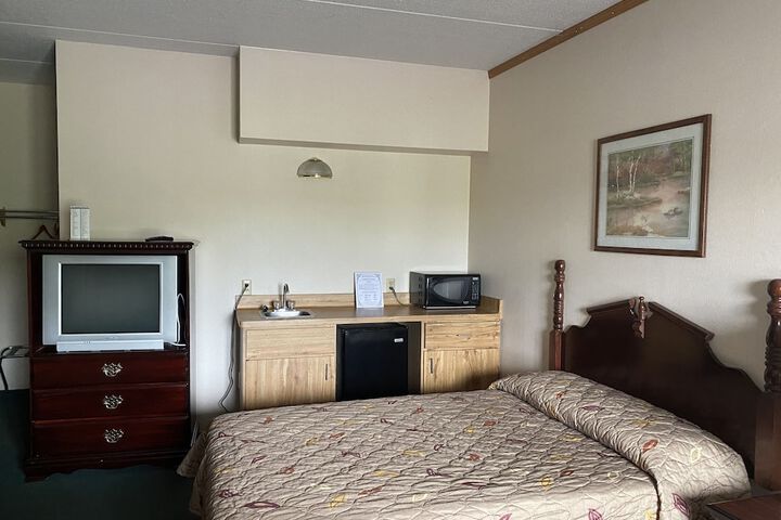 Voyageur Inn and Conference Center
