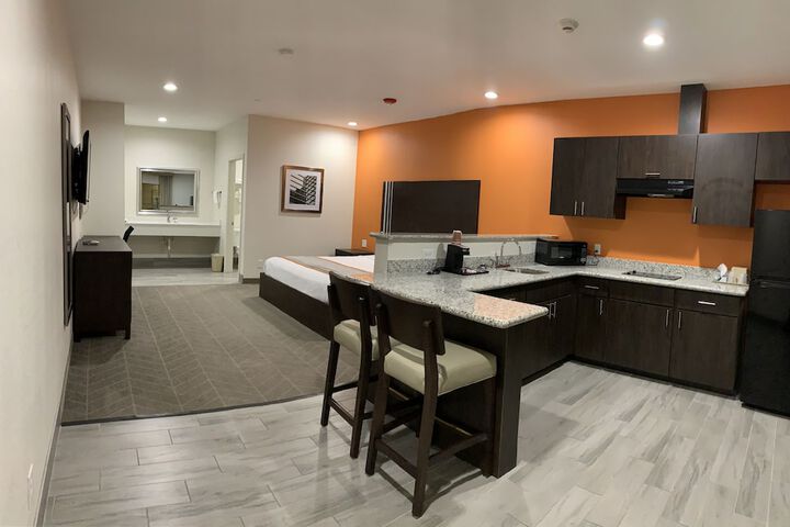 Room 34 of 40