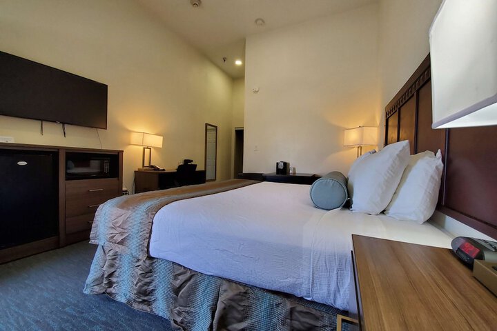 Room 27 of 37