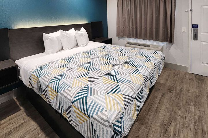 Room 14 of 32