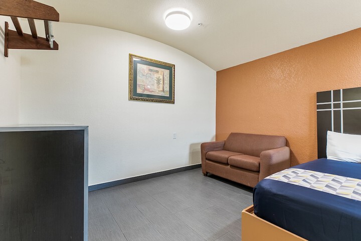 Room 30 of 79