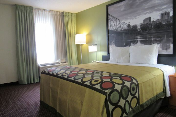 Room 32 of 74