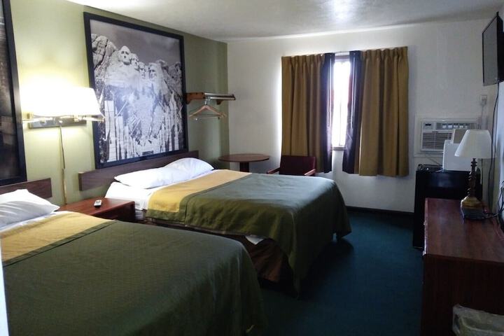 Room 3 of 32
