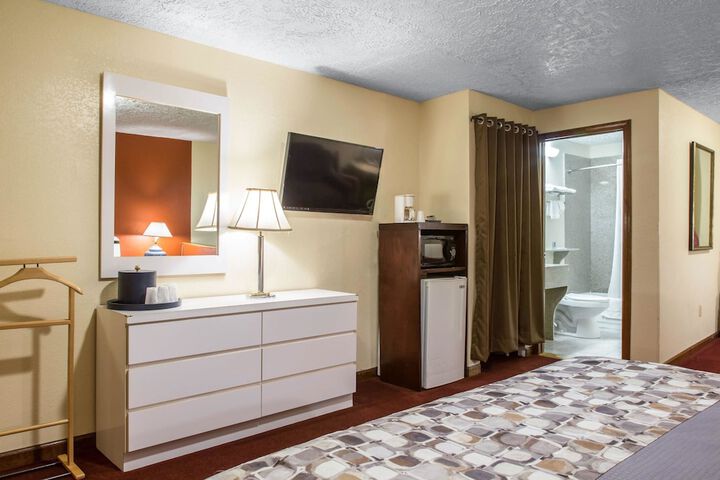 Room 10 of 23
