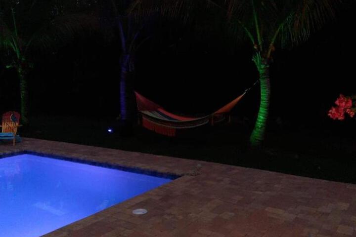 Private Tropical Paradise Guesthouse!