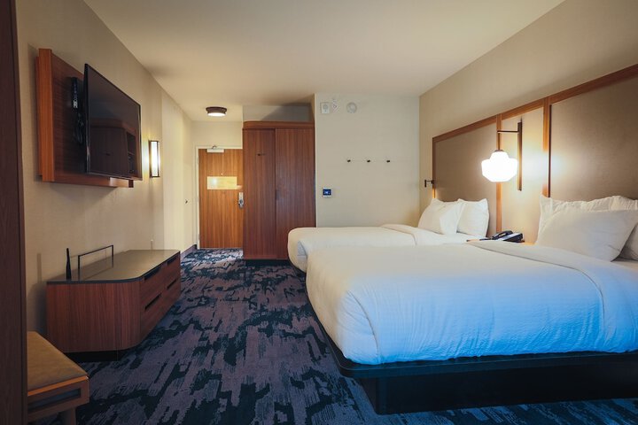 Room 33 of 40