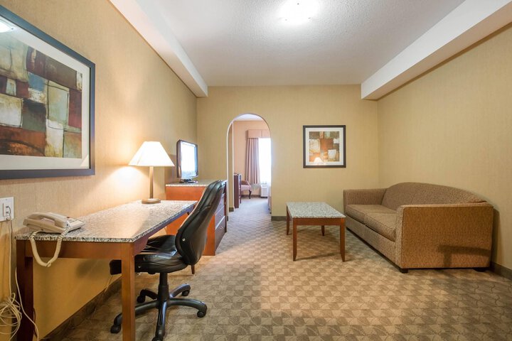Comfort Inn & Suites