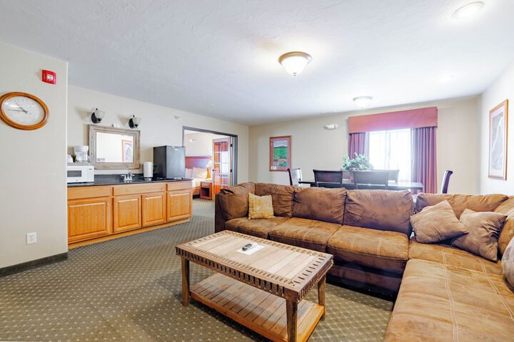 Blue Mountain Inn & Suites