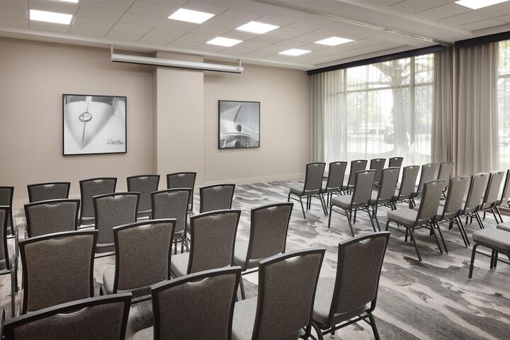 Embassy Suites by Hilton Detroit Troy Auburn Hills