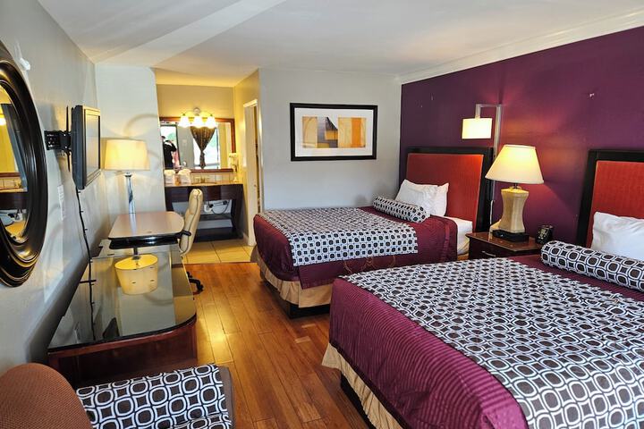 Room 16 of 40