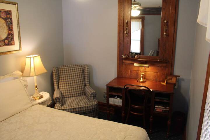 Room 8 of 24