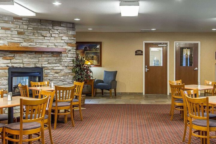 Quality Inn & Suites Fort Madison near Hwy 61